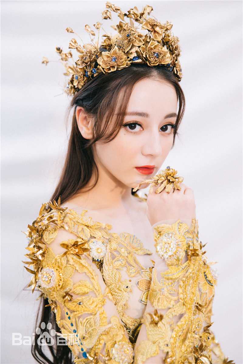 迪丽热巴·迪力木拉提(Dilraba)化身“金鹰女神”前后照片
