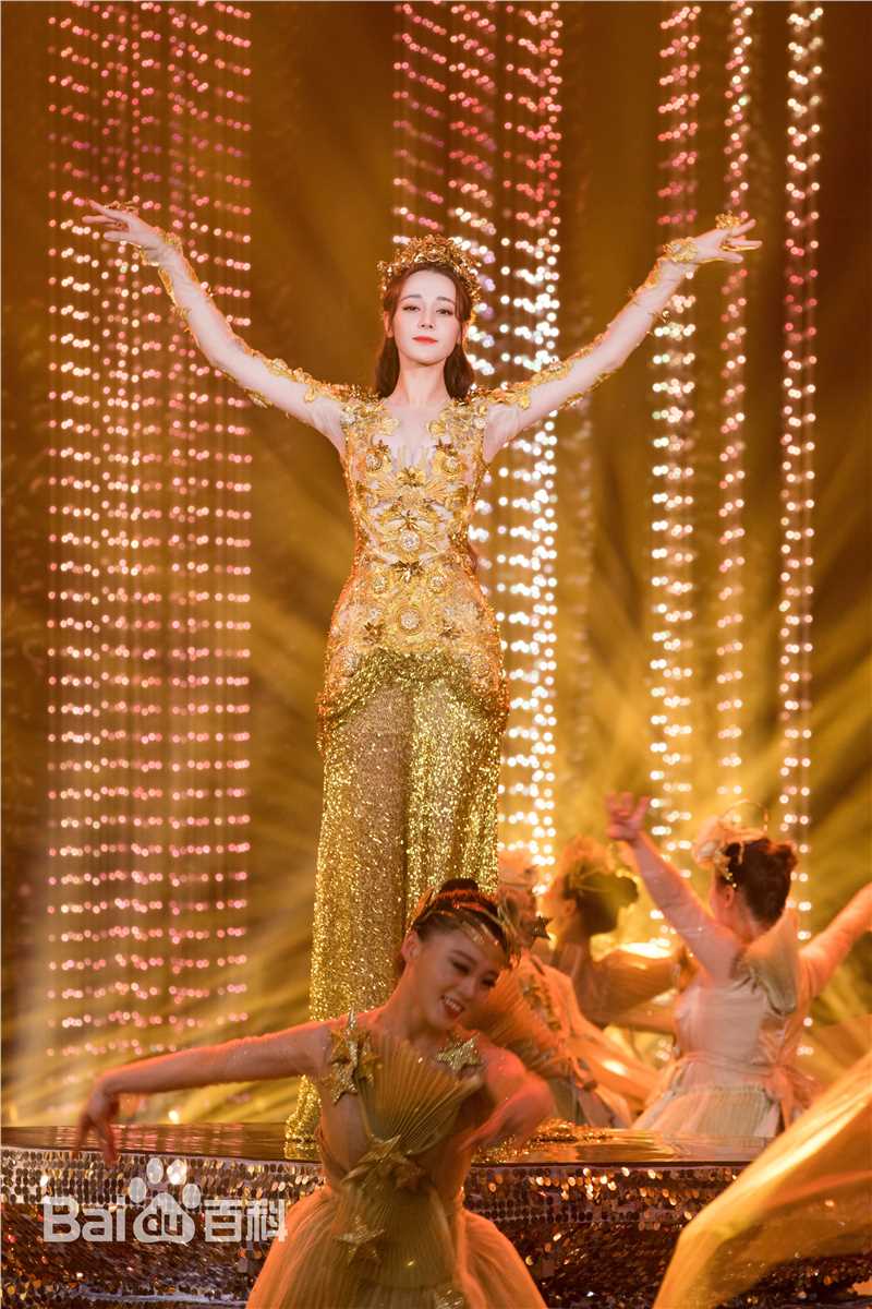 迪丽热巴·迪力木拉提(Dilraba)化身“金鹰女神”前后照片