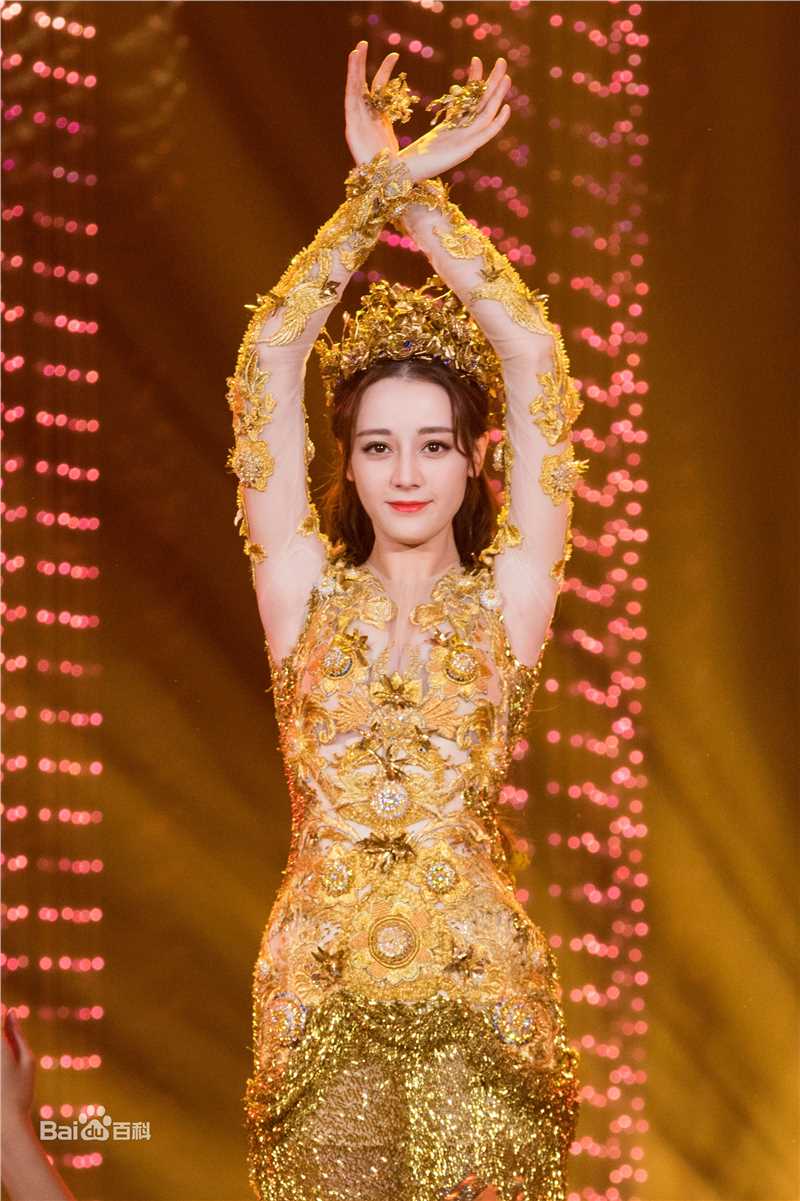 迪丽热巴·迪力木拉提(Dilraba)化身“金鹰女神”前后照片