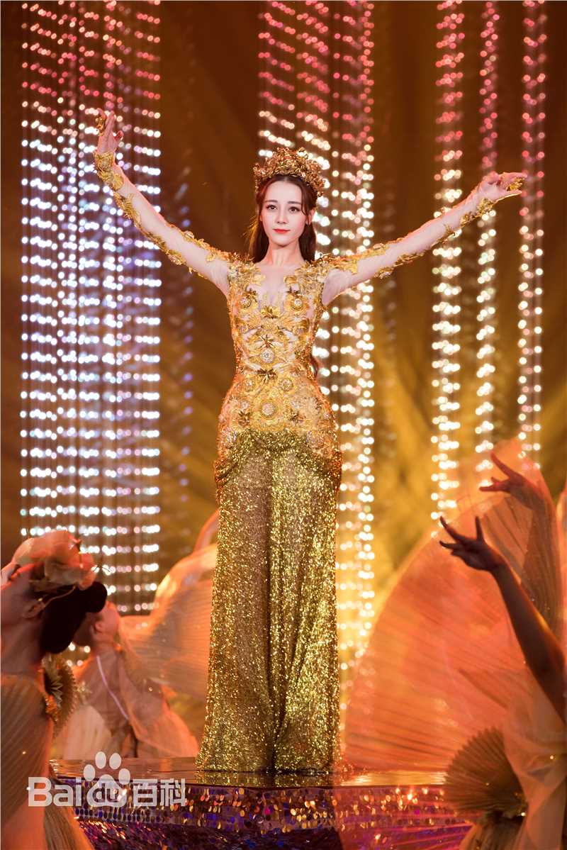 迪丽热巴·迪力木拉提(Dilraba)化身“金鹰女神”前后照片