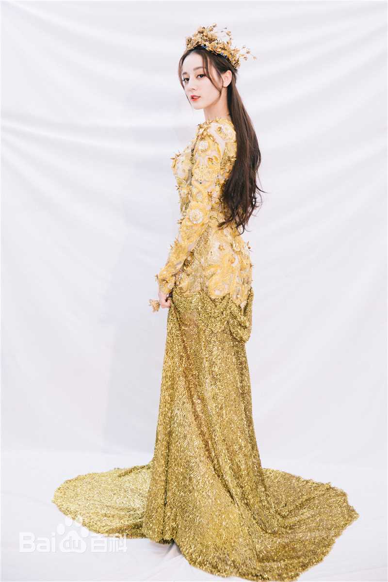 迪丽热巴·迪力木拉提(Dilraba)化身“金鹰女神”前后照片