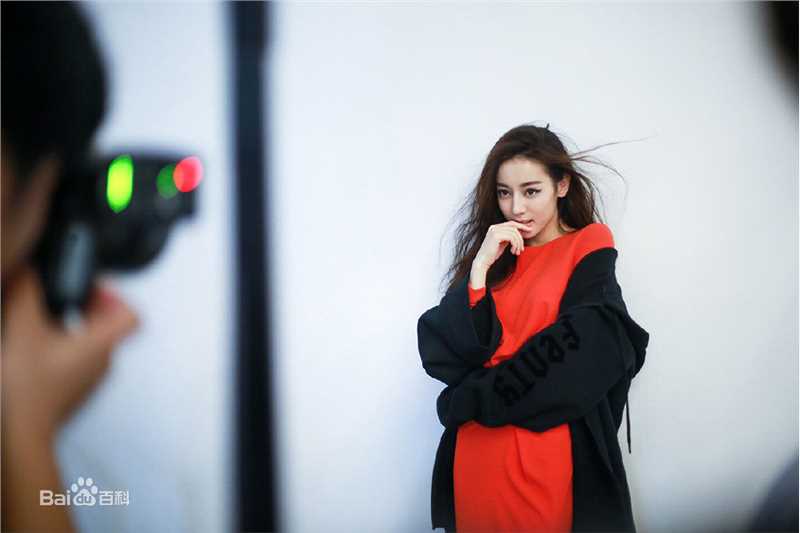 最新迪丽热巴·迪力木拉提(Dilraba)在08《红秀GRAZIA》中的壁纸