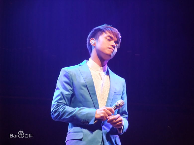 张敬轩(Hins/Hins Cheung/Cheung King Hin)音乐会照性感图片图集