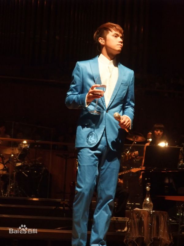 张敬轩(Hins/Hins Cheung/Cheung King Hin)音乐会照性感图片图集