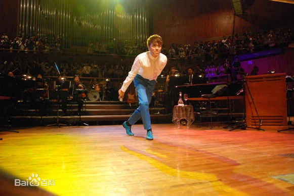 张敬轩(Hins/Hins Cheung/Cheung King Hin)音乐会照性感图片图集