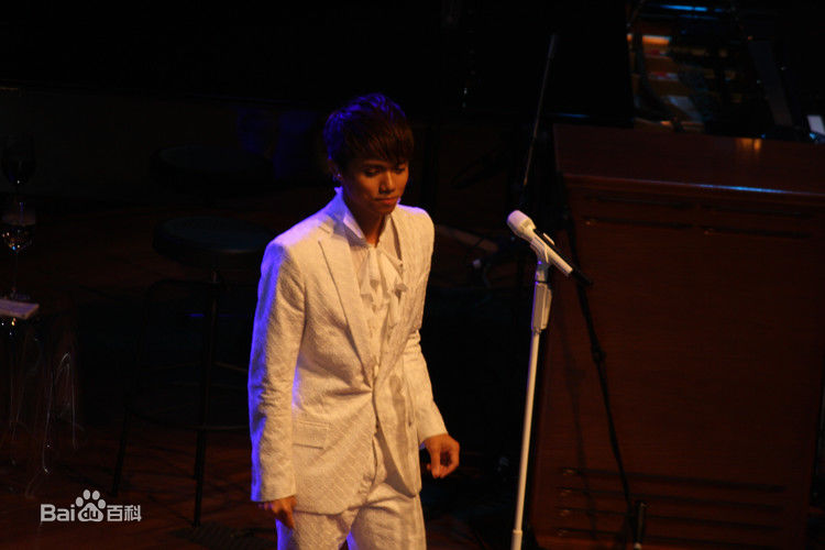 张敬轩(Hins/Hins Cheung/Cheung King Hin)音乐会照性感图片图集