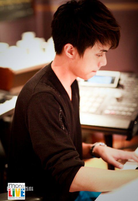 张敬轩(Hins/Hins Cheung/Cheung King Hin)专访图照前后照片