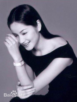 瞿颖千百度女鞋品牌形象代言人壁纸壁纸