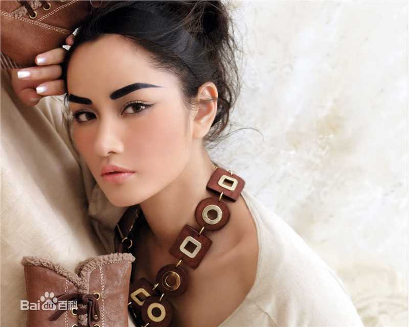 瞿颖千百度女鞋品牌形象代言人壁纸壁纸