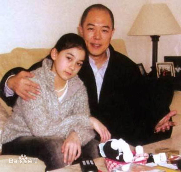 张铁林(Zhang Tie-Lin)和女儿生活照