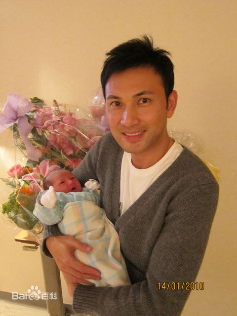 林文龙(Frankie Lam)与女儿在一起前后照片