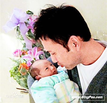 林文龙(Frankie Lam)与女儿在一起前后照片