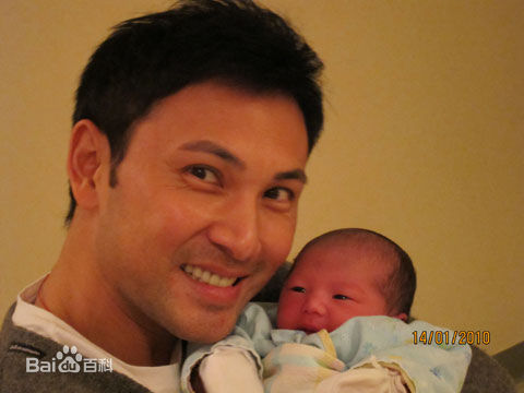 林文龙(Frankie Lam)与女儿在一起前后照片