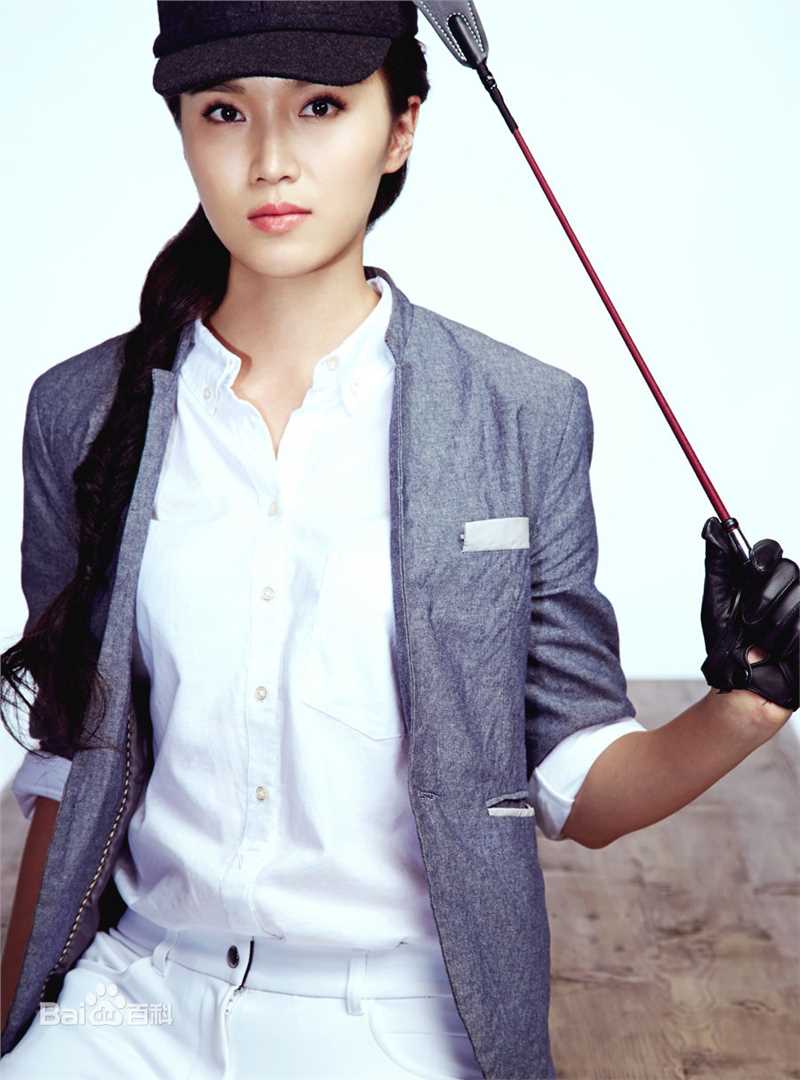 邹涵虹(Zou Han Hong)骑马装前后照片