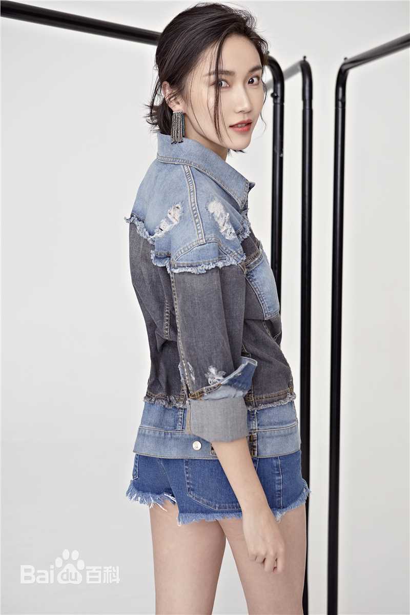 邹涵虹(Zou Han Hong)最新杂志壁纸