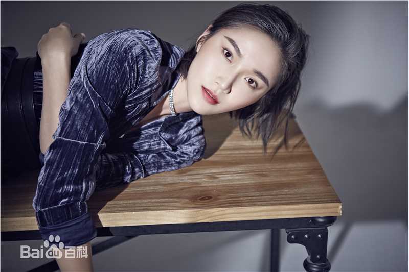 邹涵虹(Zou Han Hong)最新杂志壁纸