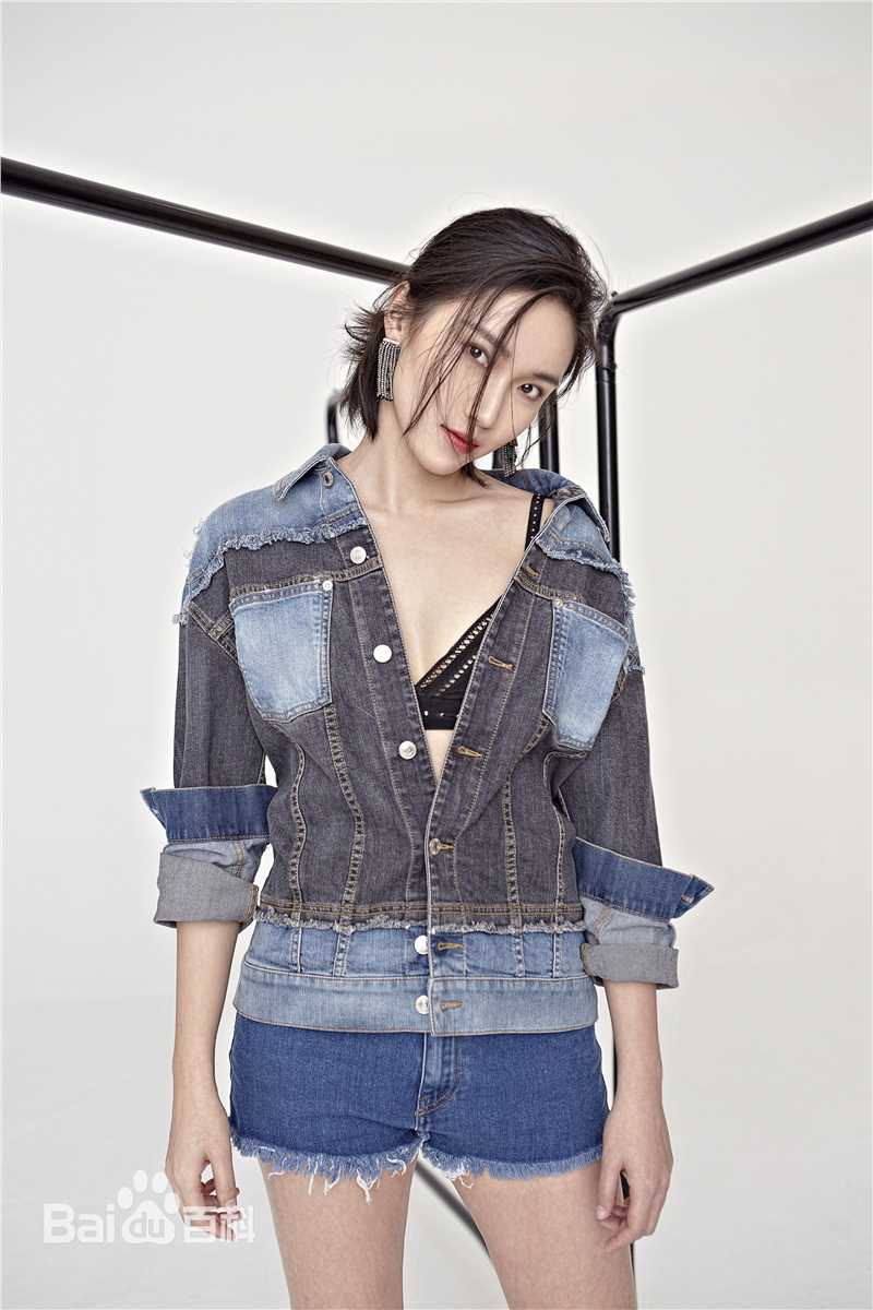 邹涵虹(Zou Han Hong)最新杂志壁纸