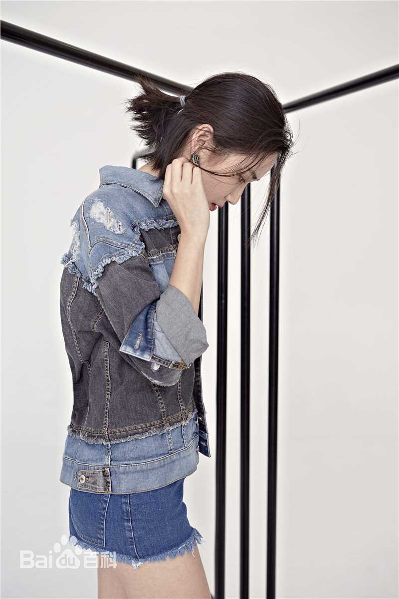 邹涵虹(Zou Han Hong)最新杂志壁纸