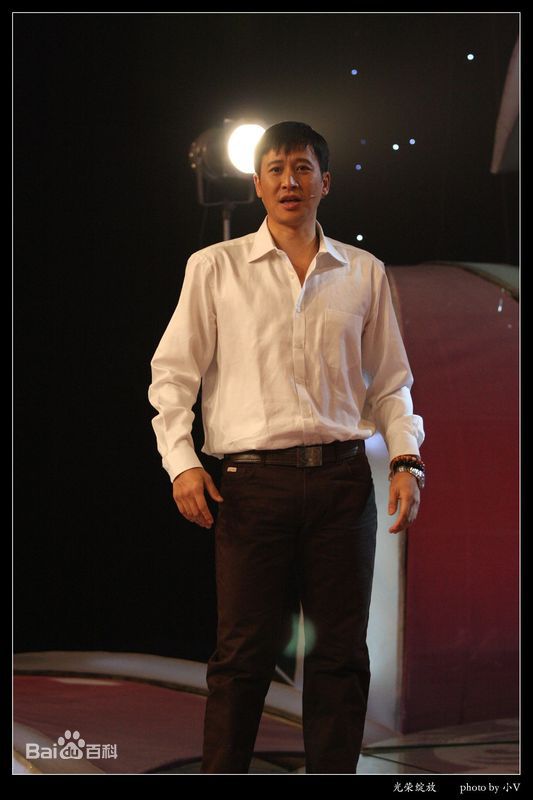 张国强舞台因你而生辉——性感图片壁纸