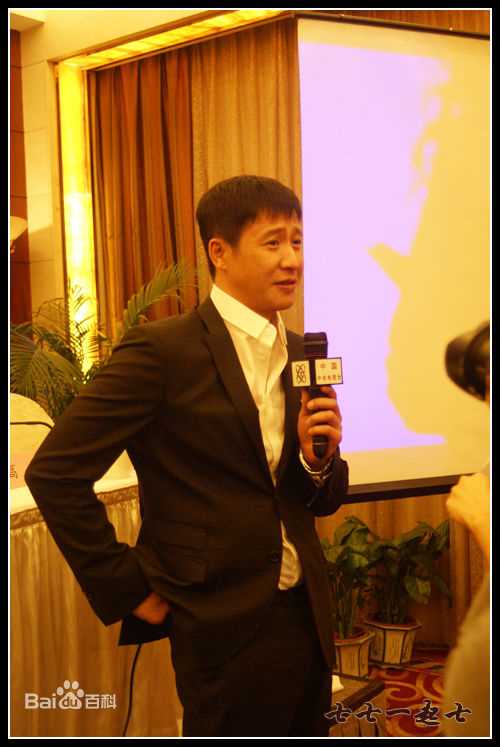 张国强舞台因你而生辉——性感图片壁纸