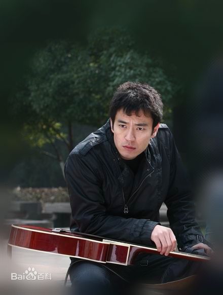 最新李光洁在2008年《当爱已成往事》饰演卫国中的壁纸