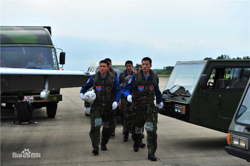 精选李光洁在2009年电影《歼十出击》饰演印双虎中的图册