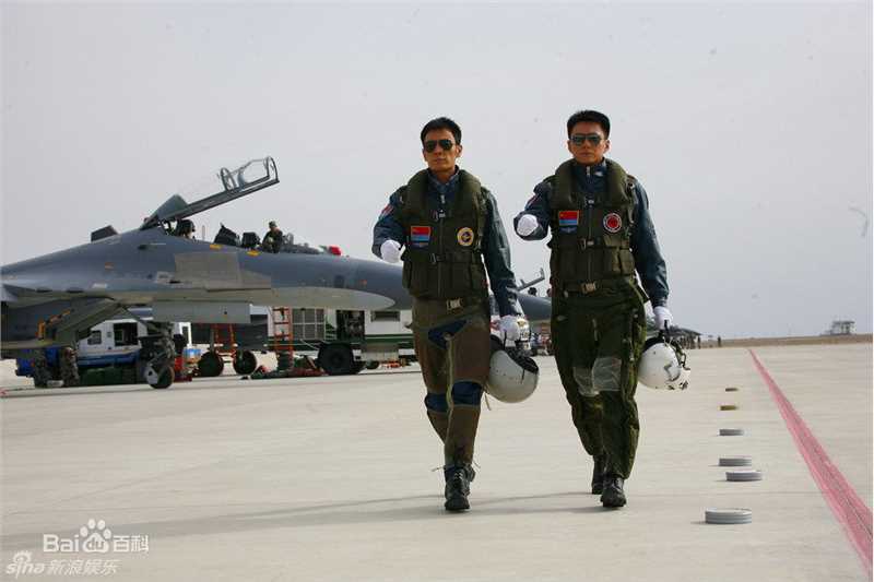 精选李光洁在2009年电影《歼十出击》饰演印双虎中的图册