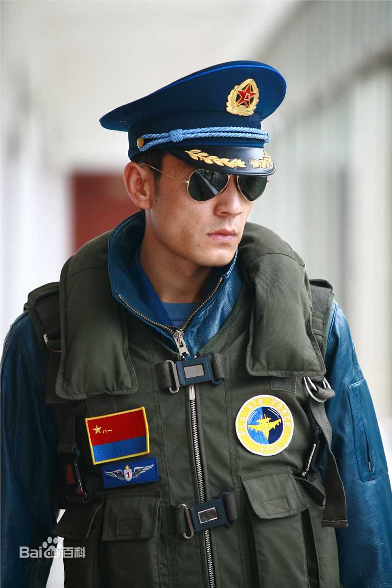 精选李光洁在2009年电影《歼十出击》饰演印双虎中的图册