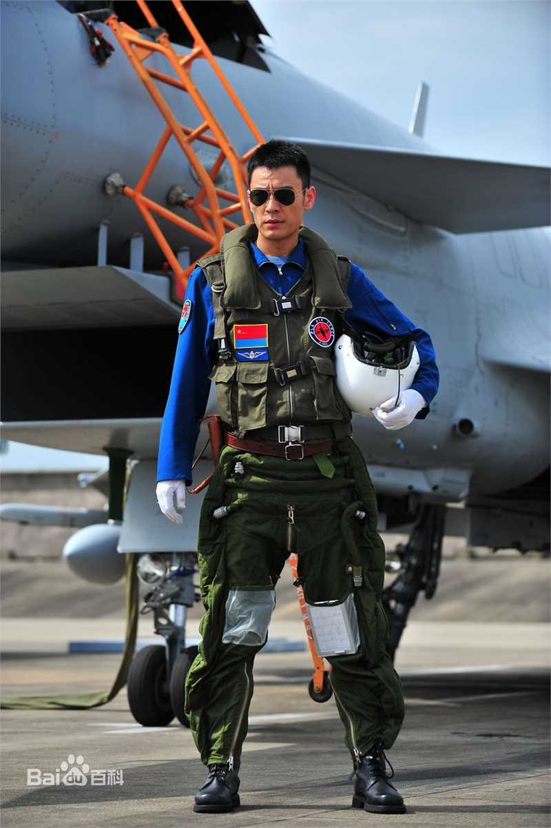 精选李光洁在2009年电影《歼十出击》饰演印双虎中的图册