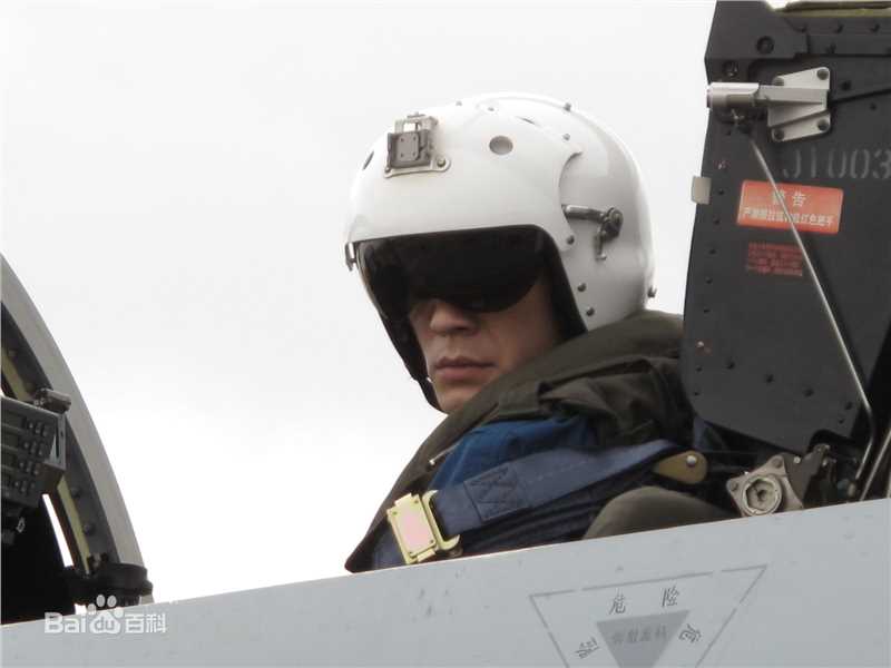 精选李光洁在2009年电影《歼十出击》饰演印双虎中的图册