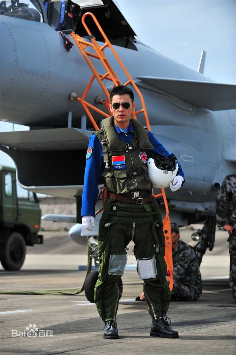 精选李光洁在2009年电影《歼十出击》饰演印双虎中的图册