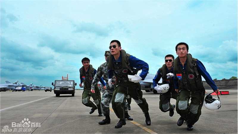 精选李光洁在2009年电影《歼十出击》饰演印双虎中的图册