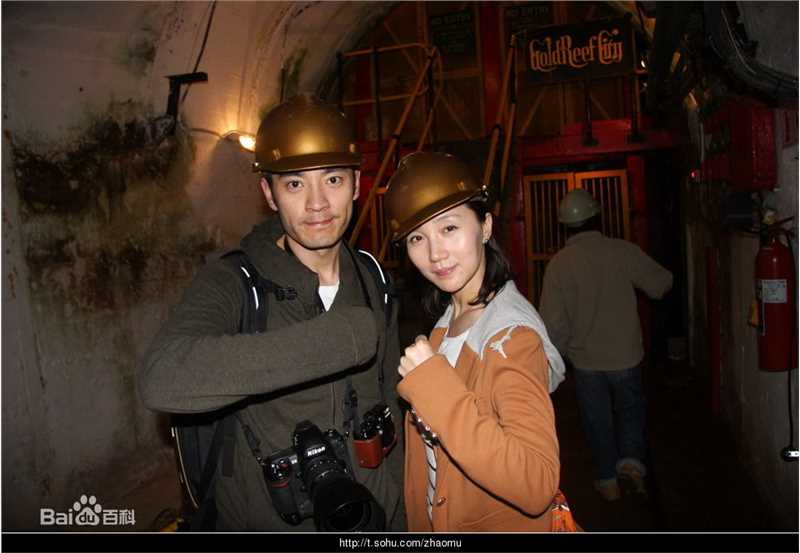 李光洁2010年随SOHUW围脖团观看南非世界杯素颜照相册