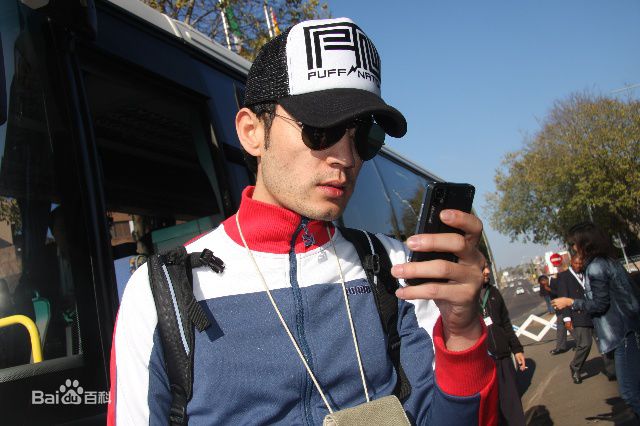 李光洁2010年随SOHUW围脖团观看南非世界杯素颜照相册