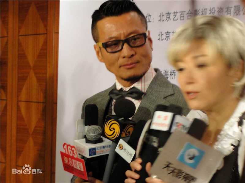 孙兴出席活动前后照片