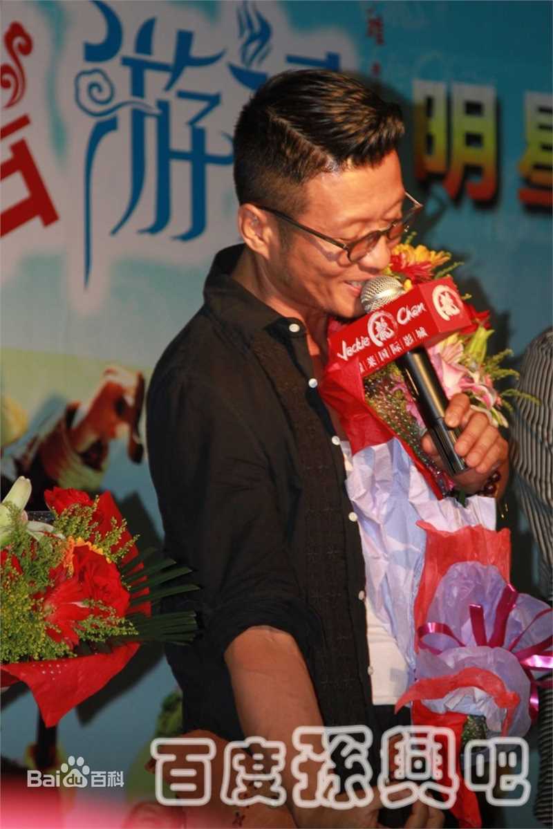 孙兴出席活动前后照片