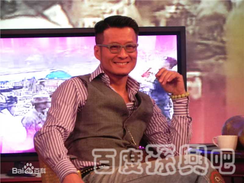 孙兴出席活动前后照片