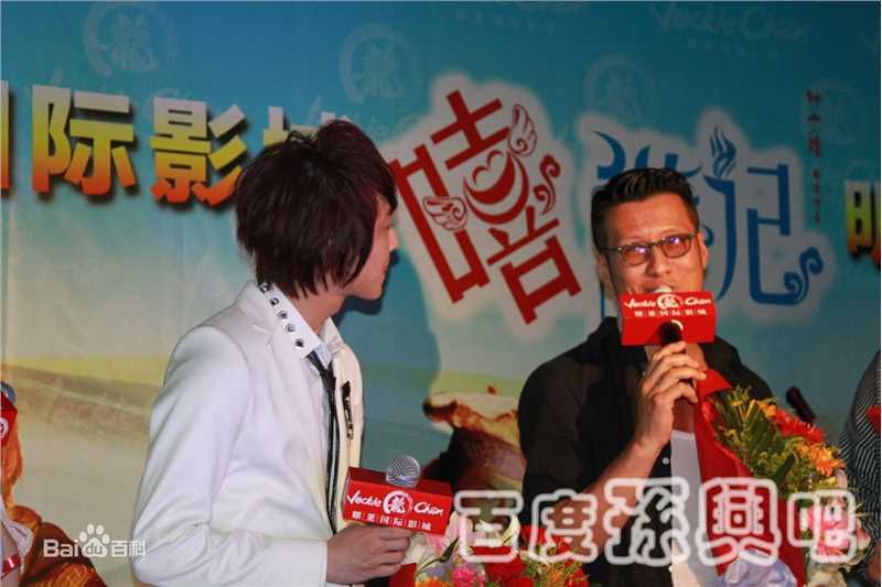 孙兴出席活动前后照片