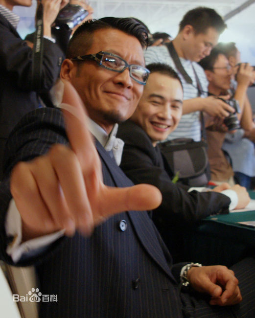 孙兴第四届亚洲品牌盛典壁纸壁纸