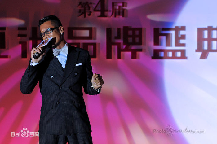 孙兴第四届亚洲品牌盛典壁纸壁纸