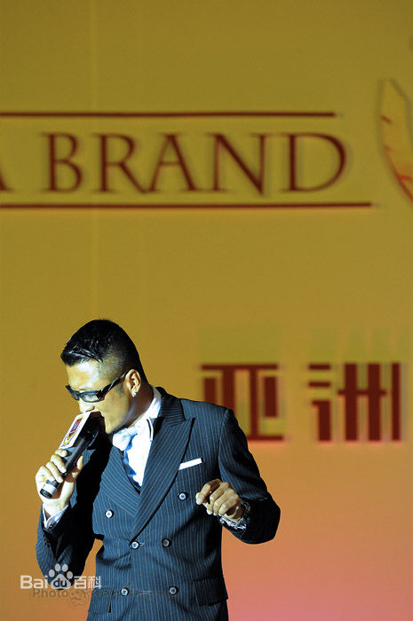 孙兴第四届亚洲品牌盛典壁纸壁纸