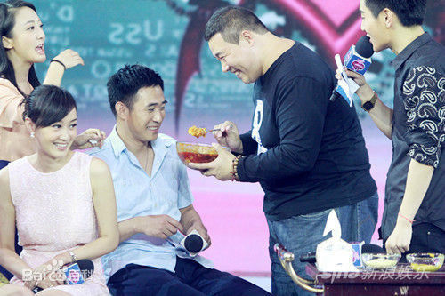 贾一平出席综艺节目图册素颜照相册