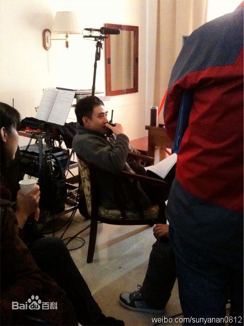 贾一平导演片场花絮图集素颜照壁纸