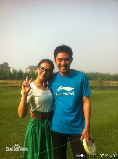 贾一平导演片场花絮图集素颜照壁纸