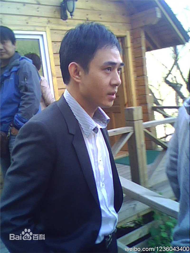 贾一平导演片场花絮图集素颜照壁纸