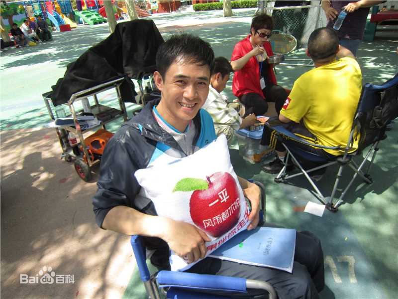 贾一平导演片场花絮图集素颜照壁纸