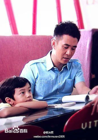 贾一平导演片场花絮图集素颜照壁纸