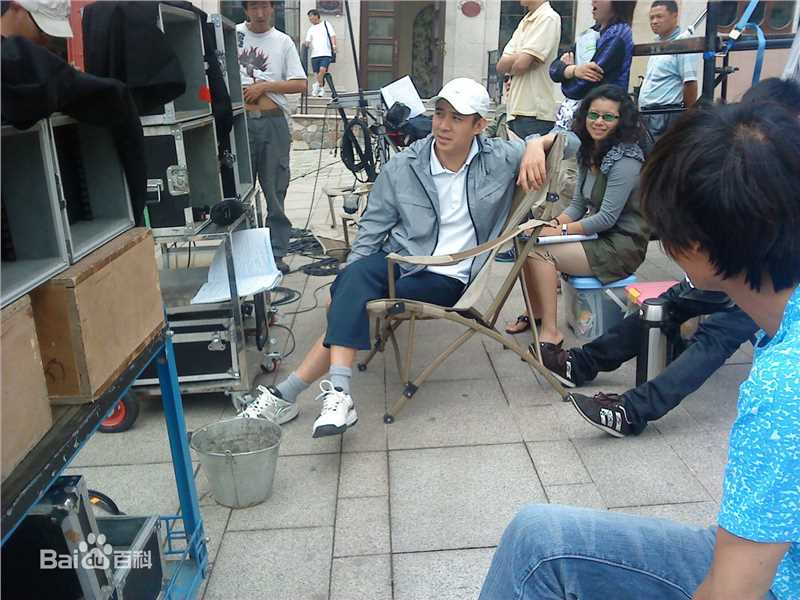 贾一平导演片场花絮图集素颜照壁纸