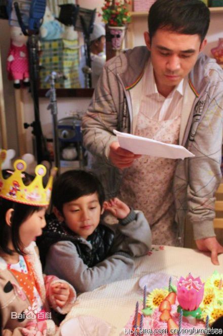 贾一平导演片场花絮图集素颜照壁纸