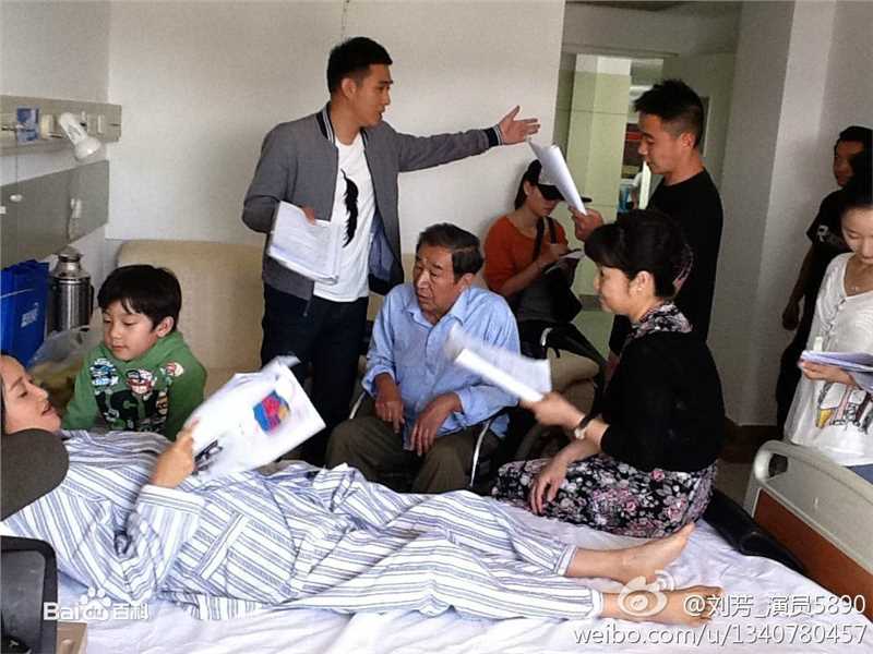 贾一平导演片场花絮图集素颜照壁纸